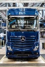 Bereit für seine Kunden: Der erste neue Actros läuft im Mercedes-Benz Werk Wörth vom Band
