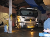 Firmenjubiläum mit neuem Scania Milchtank-Lastwagen gefeiert