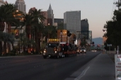 Fast wie auf Schienen: Goldhofer-Achsen fahren Riesen-Lok über den Las Vegas Boulevard