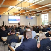 „Food goes digital“: Hersteller, Logistiker und Händler diskutieren über Chancen und Lösungen Schmitz Cargobull AG: Mehr als 120 Experten beim 5. Lebensmittel-Symposium